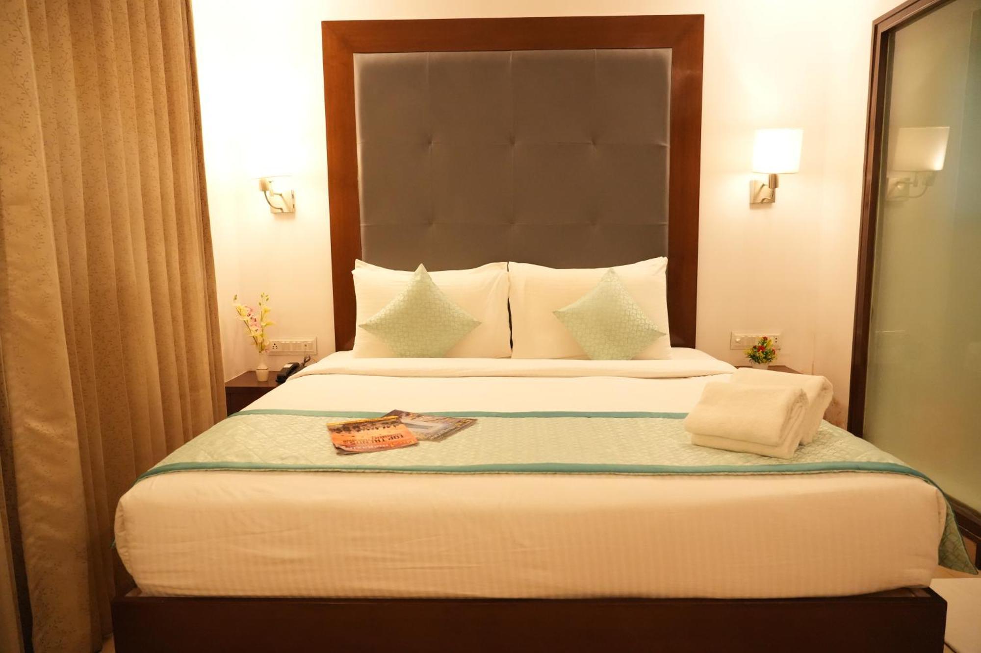 Hotel Clarks Collection Bhavnagar Exterior foto
