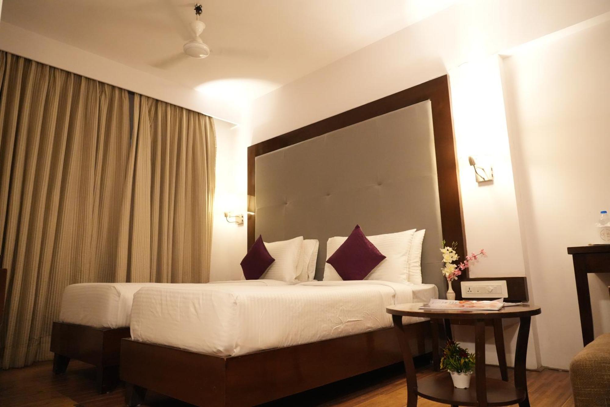 Hotel Clarks Collection Bhavnagar Exterior foto